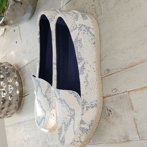 Cole Haan white and gray faux snakeskin loafers size 9.5 in excellent used condi